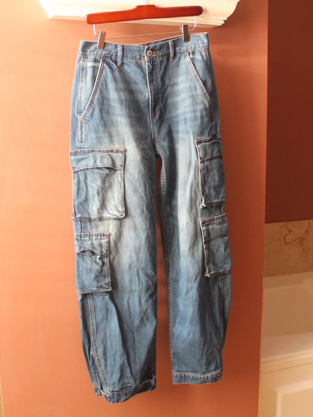 Aritzia Denim Forum The '90s Millie Hi-Rise Cargo Jean in 5 Yrs Wash Size 28